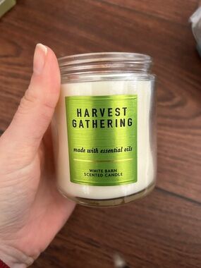 White Barn Green & White Harvest Gathering Scented Candle